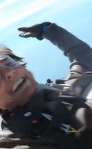 Tom Cruise, Hayranlarına Uçaktan Atlayarak Teşekkür Etti