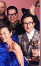 “Everything Everywhere All At Once” Independent Spirit Ödülleri’ni Sildi Süpürdü!