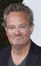 Matthew Perry’nin Aşırı Dozdan Ölümünde 2’si Doktor 5 Kişi Suçlanıyor!