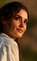 Hande Erçel’in Yıldızı Parlamaya Devam Ediyor: Yeni Dijital Film Yolda!