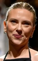 Scarlett Johansson’ın Yönettiği “Eleanor the Great” Cannes’da Ayakta Alkışlandı!