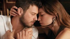 Serenay Sarıkaya ve Kıvanç Tatlıtuğ Başrollü Aile’nin Afişi Yayınlandı!