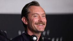 Jude Law, 8. Henry Rolü İçin Kan ve Dışkıdan Yapılmış Parfüm Kullanmış!