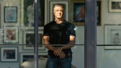 “Sly” Fragman: Sylvester Stallone Netflix Belgeselinde Hayatını ve Kariyerini Masaya Yatırıyor