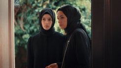 Özcan Deniz ve Özgü Namal Başrollü “Kızıl Goncalar”dan İlk Fragman