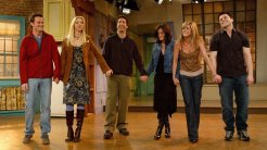 “Friends” Yıldızlarından Matthew Perry’in Ölümüne İlişkin İlk Açıklama: “Rol Arkadaşından Daha Fazlasıydık…”