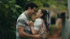 Aytaç Şaşmaz, Belçim Bilgin, Sümeyye Aydoğan ve Burak Sevinç’in başrollerini paylaştığı “Hatıran Yeter” filminden yeni fragman yayınlandı.