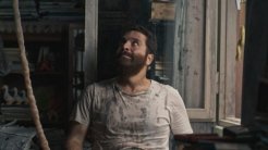 Berkun Oya’nın yönetmenliğini üstlendiği “Kuvvetli Bir Alkış” dizisinden ilk fragman paylaşıldı!