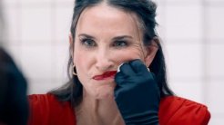 Demi Moore ve Margaret Qualley Başrollü Korku Filmi “The Substance”tan Yeni Fragman!