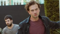 Aras Bulut İynemli’nin Dizi Setinde Ayağı Kırıldı!