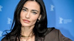 Saadet Işıl Aksoy, “Bir Ruh Macerası” Dizisinin Kadrosuna Katıldı!