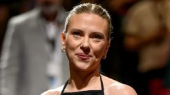 Scarlett Johansson’ın Yönettiği “Eleanor the Great” Cannes’da Ayakta Alkışlandı!