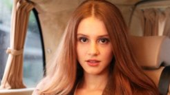 Ahsen Eroğlu, Yeni Dizisi “Kadife Kelepçe” ile Seyirci Karşısına Çıkmaya Hazırlanıyor!