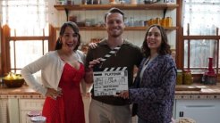 Gupse Özay’ın Yeni Dizisi “Platonik: Mavi Dolunay Otel” Netflix’te Başlıyor!