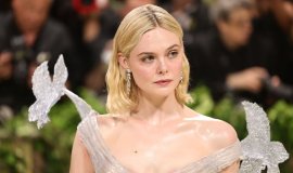 Elle Fanning “Predator” Evrenine Giriyor