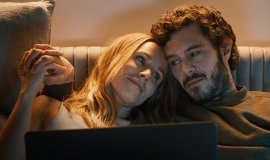 Eleştiri: Bir Oturuşta Bitireceğiniz O Dizi: “Nobody Wants This”!