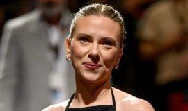 Scarlett Johansson’ın Yönettiği “Eleanor the Great” Cannes’da Ayakta Alkışlandı!